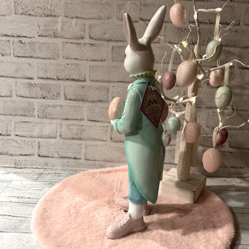 TOPHAT & TAIL Rabbit Holding Clock Statue - Picture 5 of 7